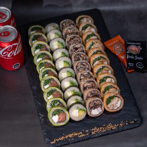 Miércoles: Tabla 40 + 2 Bebidas + Salsa Soya o Unagi